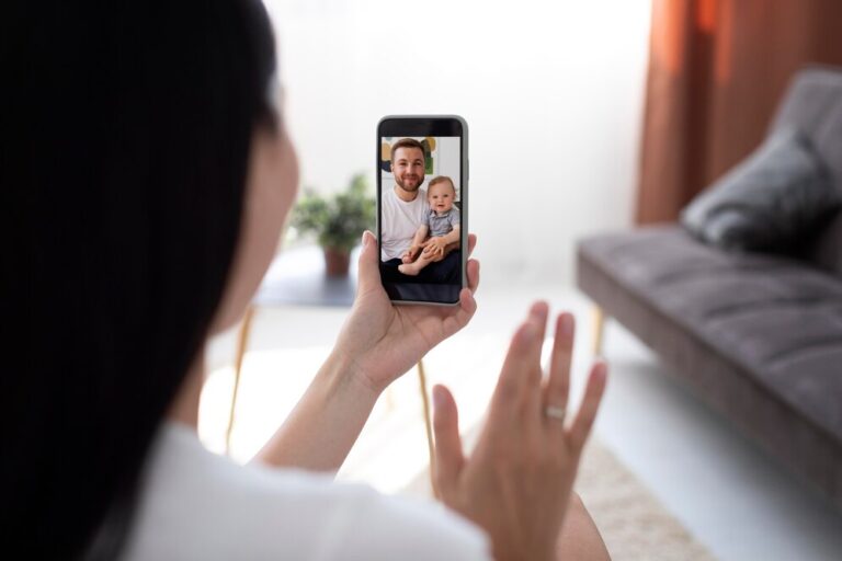 10_cara_atasi_rindu_keluarga_karena_tidak_mudik_di_momen_lebaran-8RZJ_large