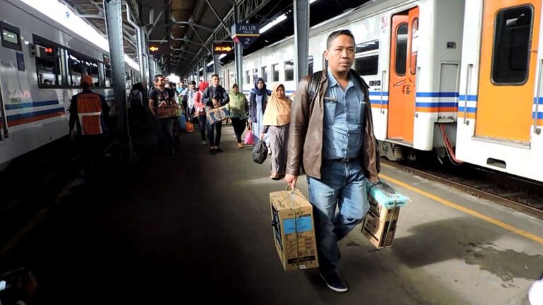 4_tips_mudik_nyaman_dan_aman_naik_kereta_yuk_simak-fzPl_large